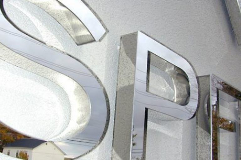 Letras Corpóreas fabricadas en Aluminio.