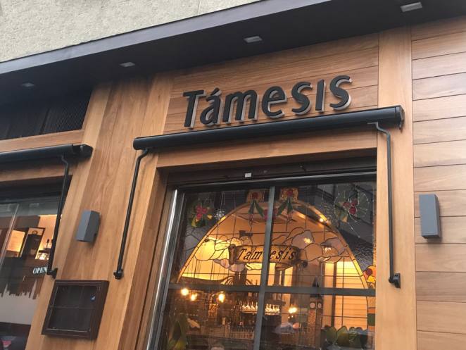 Rótulos personalizados en Madrid: Puerta de restaurante Támesis