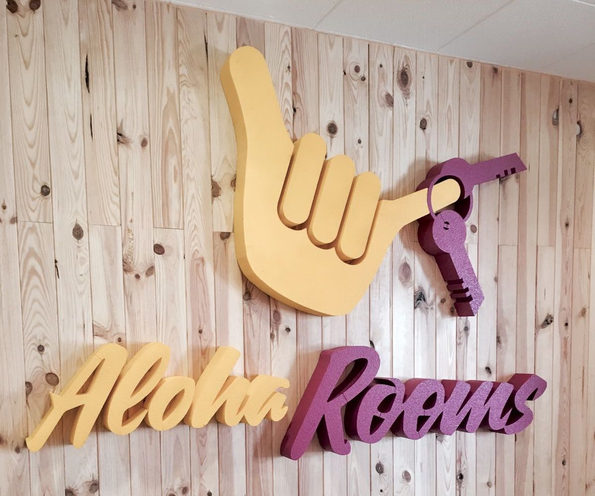 Rótulos Gavalmedia | Trabajos realizados con corpóreas a Aloha Rooms.